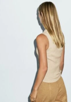 Massimo Dutti V-NECK RIBBED WITH COLLAR DETAIL - Top - Beige 17 Massimo Dutti V-NECK RIBBED WITH COLLAR DETAIL - Top - Beige -Massimo Dutti Shop d46533c3437745c587c09a181e76908b