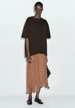 Massimo Dutti LONG FLOWING WITH CHECKED DETAIL - Maxi Skirt - Brown -Massimo Dutti Shop d63fb32cd465407999efe3d2fd44d303