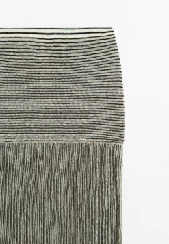 Massimo Dutti LONG PLEATED WITH FLECKED DETAIL - Maxi Skirt - Beige 21 Massimo Dutti LONG PLEATED WITH FLECKED DETAIL - Maxi Skirt - Beige -Massimo Dutti Shop d677ffea17f04ac897c41a3470e93681