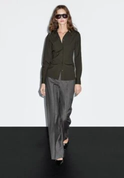 Massimo Dutti STRETCH FITTED LONG SLEEVE - Button-down Blouse - Dark Green -Massimo Dutti Shop d7861222be554af28017c80d9c449c14