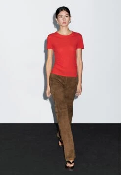 Massimo Dutti TEXTURED CREPE-EFFECT WITH CREW NECK - Basic T-shirt - Red -Massimo Dutti Shop d8578520c02948f3afdfeffe2b8de96e