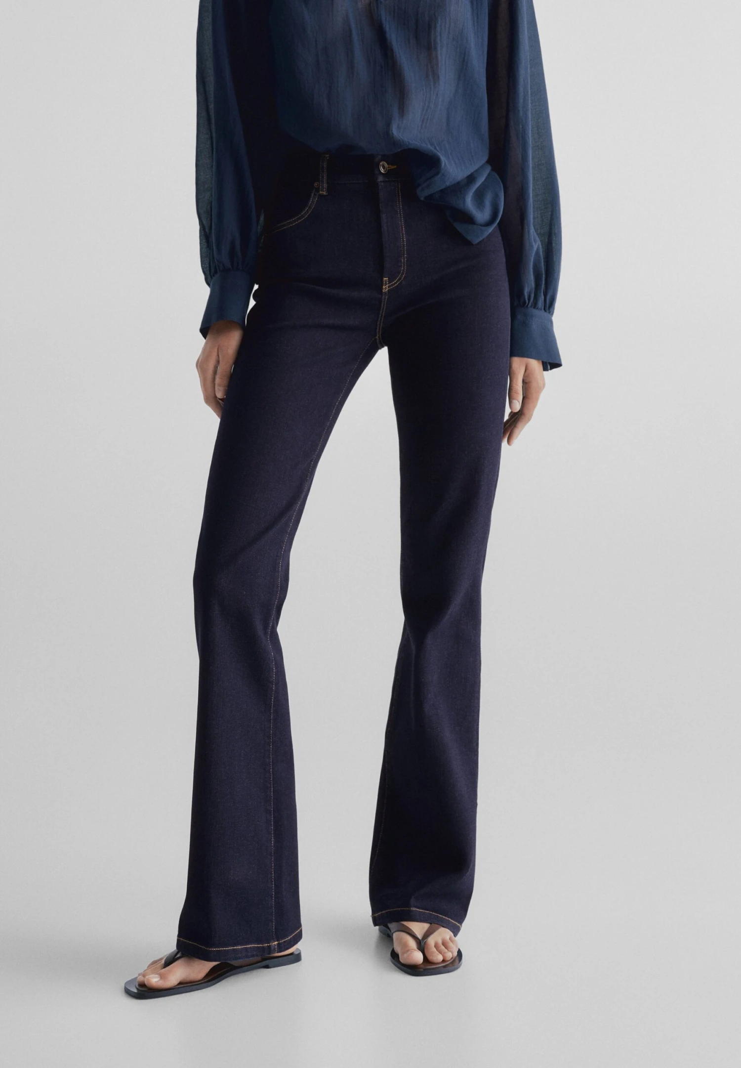 Massimo Dutti Flare Fit Rinse Wash High-Waist- Flared Jeans - Blue 3 Massimo Dutti Flare Fit Rinse Wash High-Waist- Flared Jeans - Blue