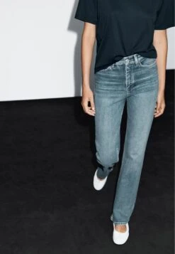 Massimo Dutti HIGH-WAIST WITH TURN-UP HEMS - Bootcut Jeans - Blue -Massimo Dutti Shop d86e87f023ae482f8001ee32f4488f01