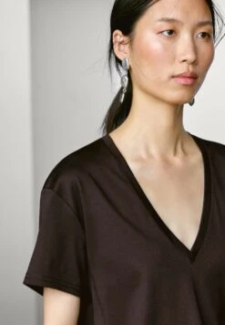 Massimo Dutti FLOWING V-NECK WITH SHORT SLEEVES - Basic T-shirt - Dark Brown -Massimo Dutti Shop d9a35a9cf6c2475787572f6533ee7d64