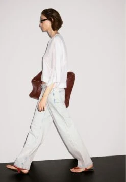 Massimo Dutti FLOWING GARMENT WITH SEAM DETAILS - Blouse - White -Massimo Dutti Shop d9bc6cd73d064b3a8f324ae78ee832f6