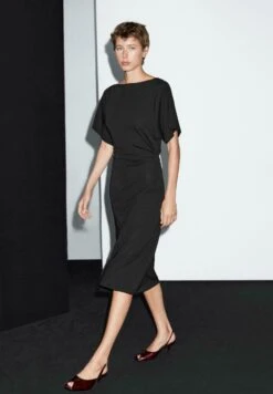 Massimo Dutti MIDI BOAT NECK WITH GATHERED DETAIL - Day Dress - Black -Massimo Dutti Shop d9c8a664bb5e4afe9247618cc3004e50