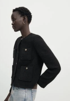 Massimo Dutti Textured Cropped With Four Pockets - Summer Jacket - Black 15 Massimo Dutti Textured Cropped With Four Pockets - Summer Jacket - Black -Massimo Dutti Shop d9d8991e15ef4925a45ed456f326db87