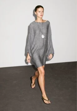 Massimo Dutti SHORT WITH SLEEVE DETAIL - Day Dress - Grey 12 Massimo Dutti SHORT WITH SLEEVE DETAIL - Day Dress - Grey -Massimo Dutti Shop d9da06cb93fc48bb8f6efbdd9a724048