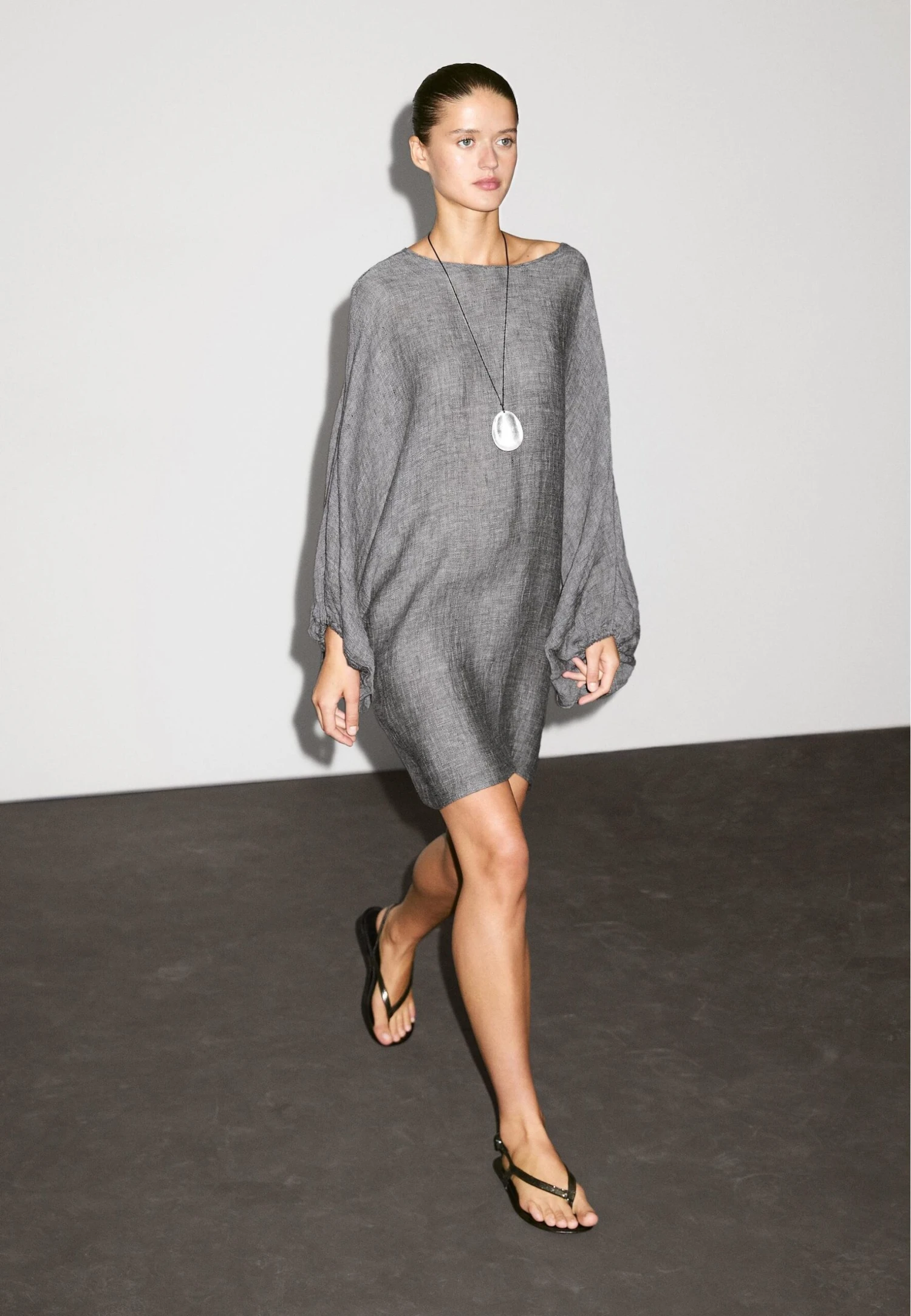 Massimo Dutti SHORT WITH SLEEVE DETAIL - Day Dress - Grey 4 Massimo Dutti SHORT WITH SLEEVE DETAIL - Day Dress - Grey - Image 2