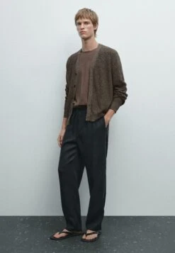 Massimo Dutti BUTTONED MOULINÉ V-NECK - Cardigan - Dark Brown -Massimo Dutti Shop da43e0278e06470b91fa683918ae62b1