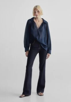 Massimo Dutti Flare Fit Rinse Wash High-Waist- Flared Jeans - Blue 13 Massimo Dutti Flare Fit Rinse Wash High-Waist- Flared Jeans - Blue -Massimo Dutti Shop daae374cd2724eedbd2cc9ee38b5e16c