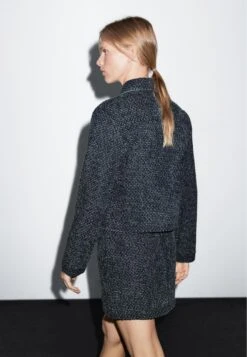 Massimo Dutti SHORT WITH TEXTURED DETAIL - Denim Jacket - Blue Denim -Massimo Dutti Shop db2007c61e604939a2970d1ba880a9d9