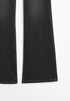 Massimo Dutti HIGH WAIST FLARE FIT SKINNY - Flared Jeans - Black 22 Massimo Dutti HIGH WAIST FLARE FIT SKINNY - Flared Jeans - Black -Massimo Dutti Shop db576b3a5ce34481b06f7471d6c25622