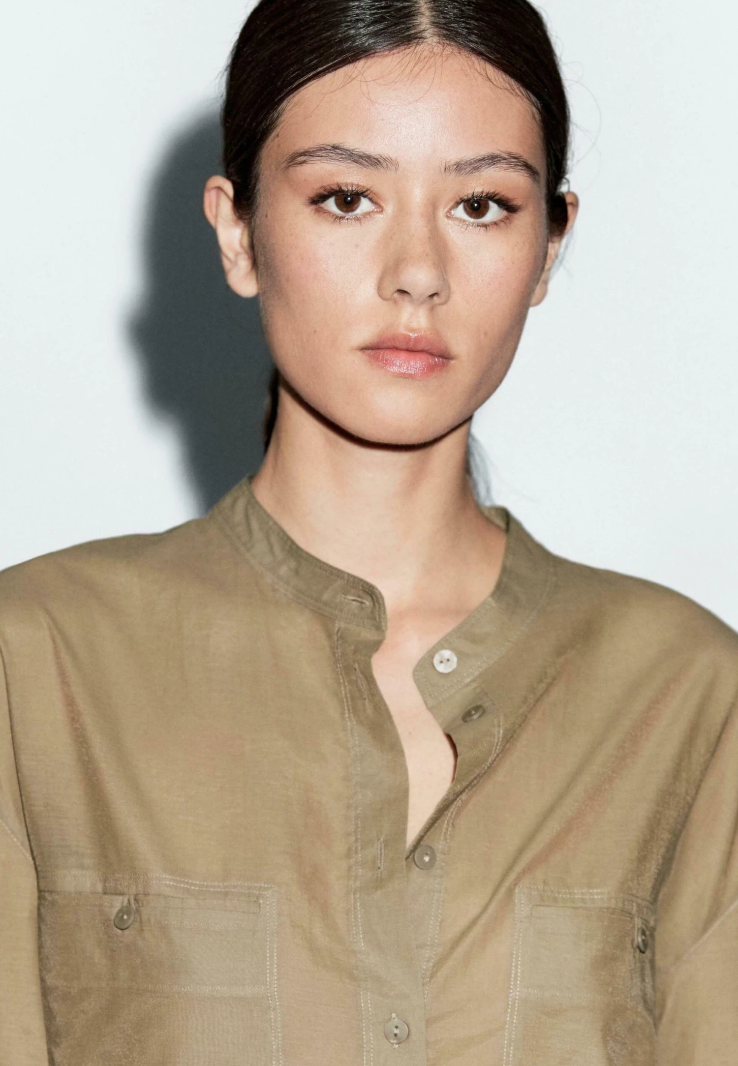 Massimo Dutti LONG GARMENT WITH STAND COLLAR - Button-down Blouse - Khaki 6 Massimo Dutti LONG GARMENT WITH STAND COLLAR - Button-down Blouse - Khaki - Image 4