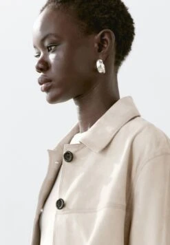 Massimo Dutti SHORT WITH TOPSTITCHING - Leather Jacket - Light Grey -Massimo Dutti Shop dbee8188a1f645b989cb50a0d0028421