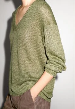 Massimo Dutti CUTWORK V-NECK - Jumper - Green 14 Massimo Dutti CUTWORK V-NECK - Jumper - Green -Massimo Dutti Shop dbfb46f562ad48b496aa8fa67574e8ef