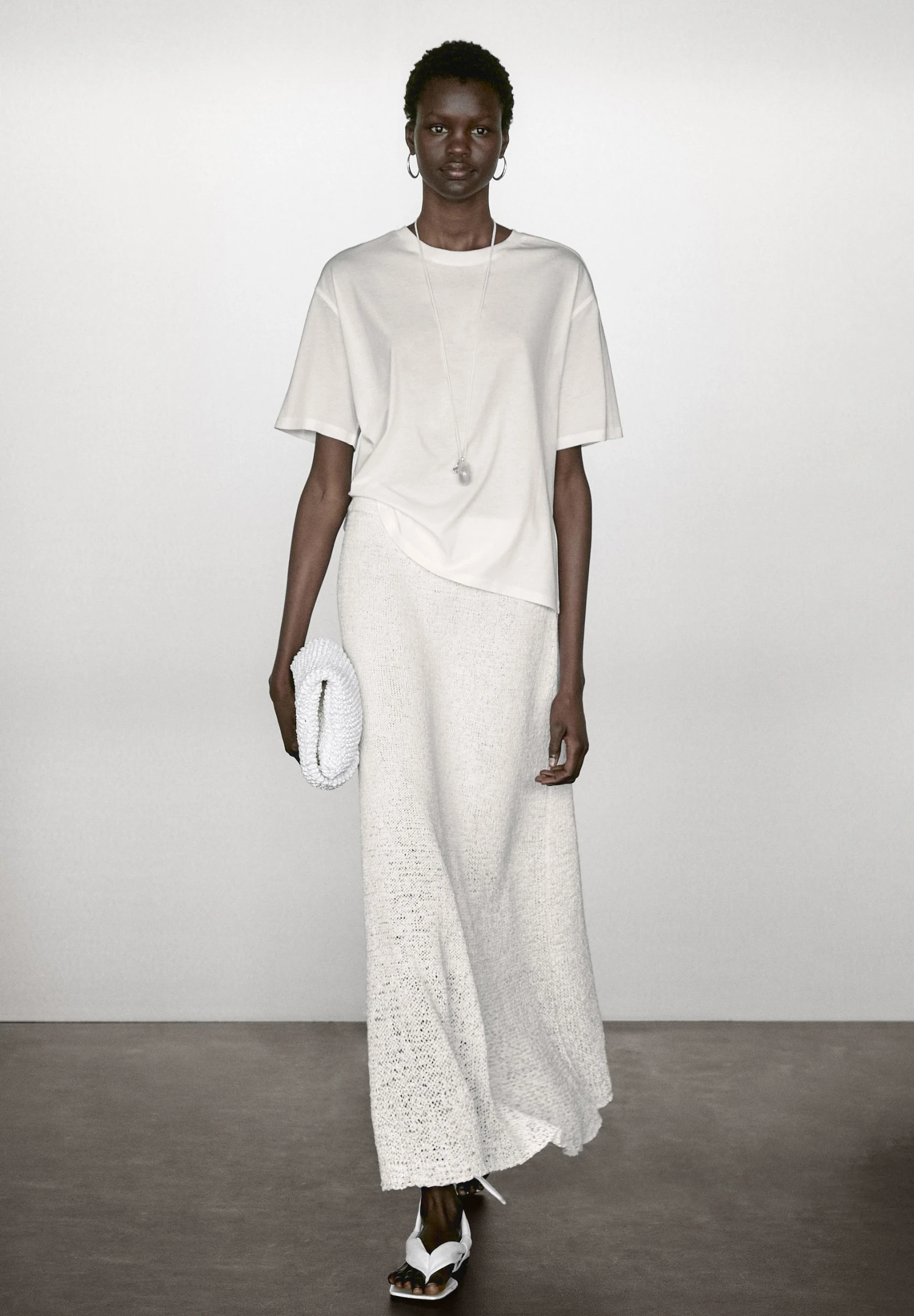 Massimo Dutti OVERSIZE WITH SEAM DETAIL - Basic T-shirt - White 4 Massimo Dutti OVERSIZE WITH SEAM DETAIL - Basic T-shirt - White - Image 2