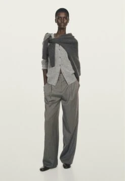 Massimo Dutti KNITTED CREW NECK - Cardigan - Grey -Massimo Dutti Shop dc2dedcbe9874261b260ca4fe23f685c