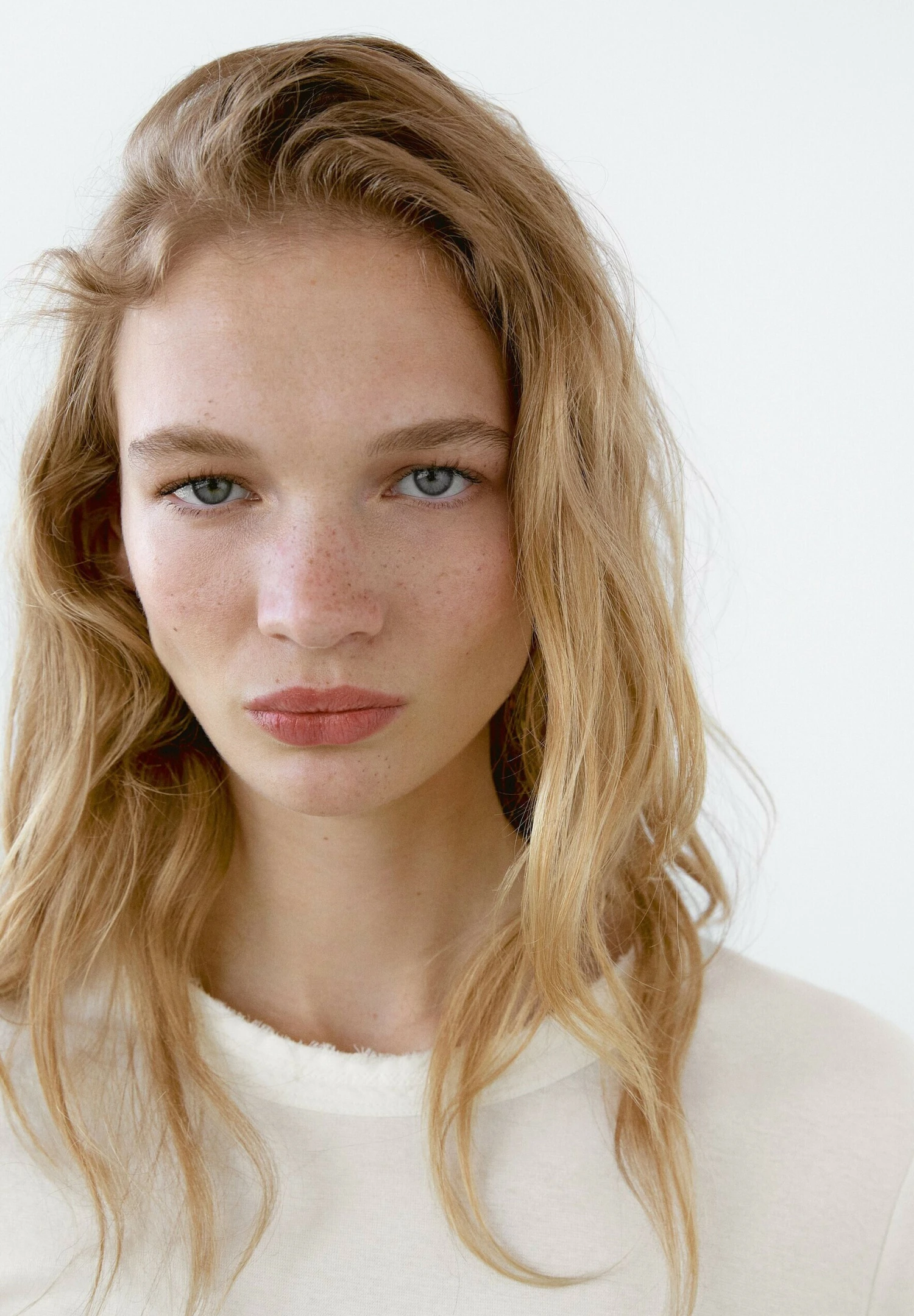 Massimo Dutti FRAYED COLLAR SHORT SLEEVE - Basic T-shirt - WHITE 6 Massimo Dutti FRAYED COLLAR SHORT SLEEVE - Basic T-shirt - WHITE - Image 4