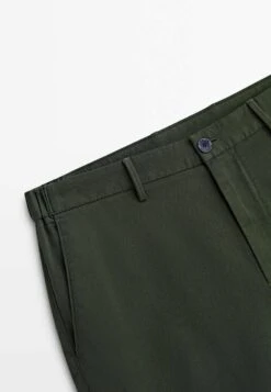 Massimo Dutti Stretch Bermuda- Shorts - Khaki 18 Massimo Dutti Stretch Bermuda- Shorts - Khaki -Massimo Dutti Shop e077e894df54421d9d6f18f664b6165e