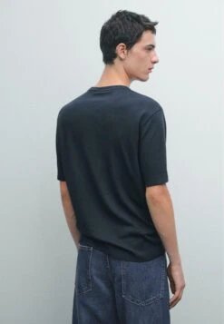 Massimo Dutti CREW NECK WITH RIBBED TRIMS - Basic T-shirt - Dark Blue 14 Massimo Dutti CREW NECK WITH RIBBED TRIMS - Basic T-shirt - Dark Blue -Massimo Dutti Shop e1cfc0c8e0c84c67b172f0d26c19126e