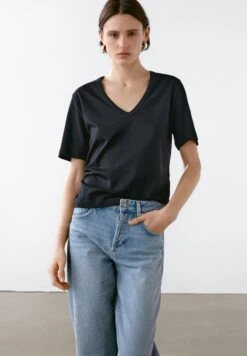 Massimo Dutti SHORT SLEEVE V-NECK - Basic T-shirt - Black