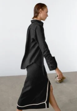 Massimo Dutti MIDI WITH CONTRAST EMBROIDERY - Wrap Skirt - Black -Massimo Dutti Shop e324effc73234dc392e8af22d2b02b57