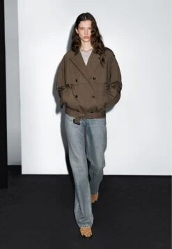 Massimo Dutti SHORT WITH BELT DETAIL - Trenchcoat - Dark Brown 19 Massimo Dutti SHORT WITH BELT DETAIL - Trenchcoat - Dark Brown -Massimo Dutti Shop e5f9ced8b4bf468c8512b34062540435