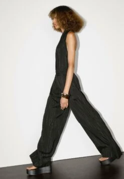 Massimo Dutti DARTED WITH STRIPE PRINT DETAIL - Trousers - Black -Massimo Dutti Shop e8283157458948fa95af5bcd3d2e8e75