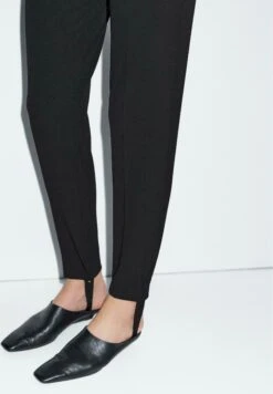 Massimo Dutti DARTED WITH ELASTICATED HEMS - Trousers - Black -Massimo Dutti Shop e9551133ed9f47cf9a96fad1293b5e87