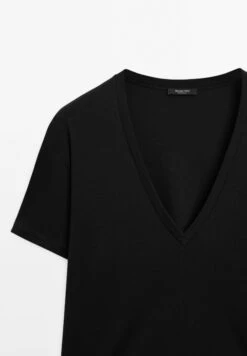 Massimo Dutti FLOWING V-NECK WITH SHORT SLEEVES - Basic T-shirt - Black -Massimo Dutti Shop e9cb0cf025c943699f59ad06089939ef