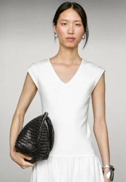 Massimo Dutti LONG CONTRAST V-NECK - Maxi Dress - White 14 Massimo Dutti LONG CONTRAST V-NECK - Maxi Dress - White -Massimo Dutti Shop e9d54066ae034d379a7b318d667a87d4