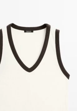 Massimo Dutti RIBBED V-NECK WITH THICK STRAPS - Basic T-shirt - White 17 Massimo Dutti RIBBED V-NECK WITH THICK STRAPS - Basic T-shirt - White -Massimo Dutti Shop ea28f12bfecb4146836ebe59ac3ffc2c