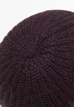 Massimo Dutti Beanie - Bordeaux -Massimo Dutti Shop ebad75e3ee72413f9dc493058701f383