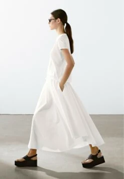 Massimo Dutti FLOWING SHORT SLEEVE WITH CREW NECK - Basic T-shirt - White 16 Massimo Dutti FLOWING SHORT SLEEVE WITH CREW NECK - Basic T-shirt - White -Massimo Dutti Shop ec8e84d95e464532b4d275a90e4ab1d8