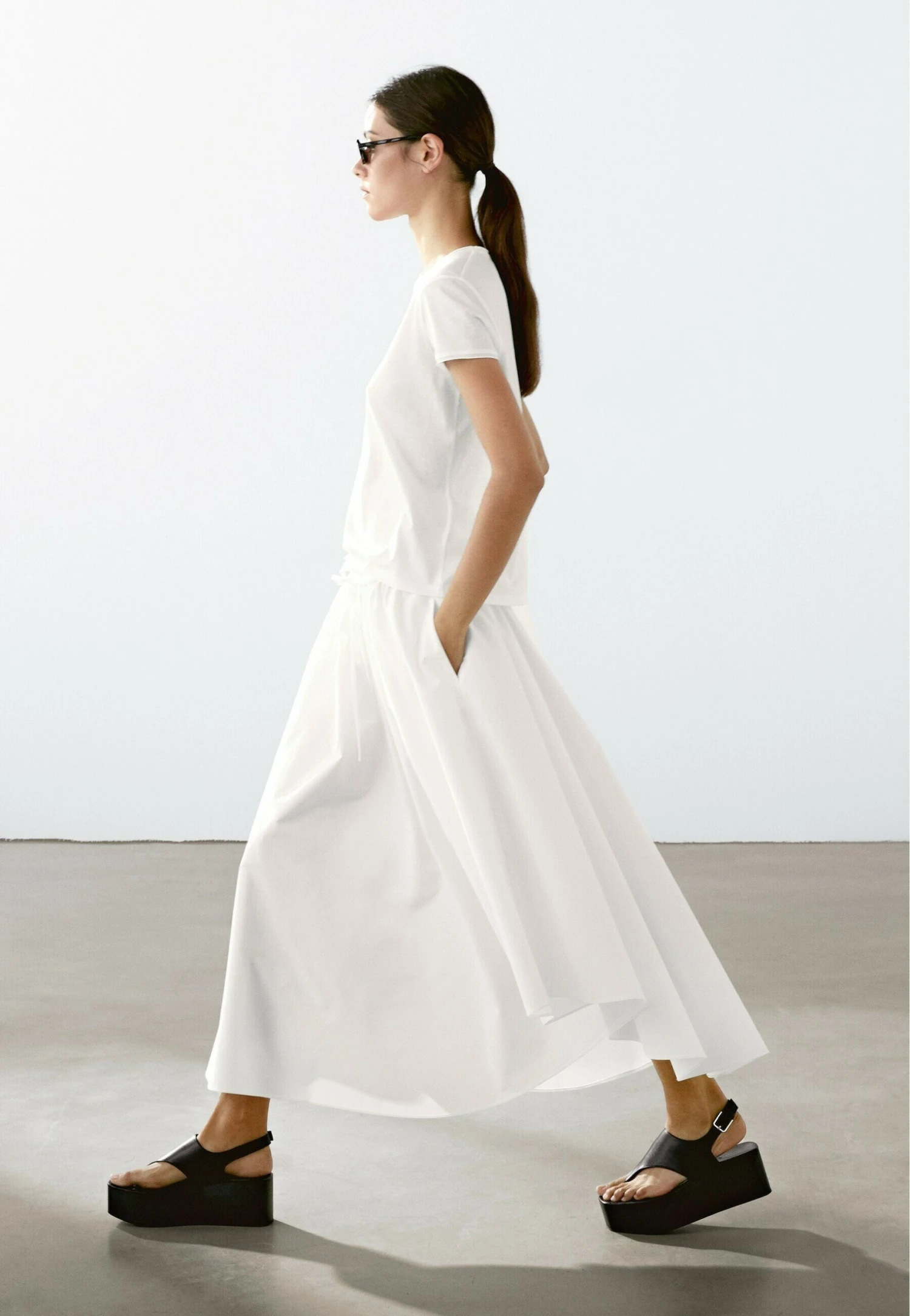 Massimo Dutti FLOWING SHORT SLEEVE WITH CREW NECK - Basic T-shirt - White 7 Massimo Dutti FLOWING SHORT SLEEVE WITH CREW NECK - Basic T-shirt - White - Image 5