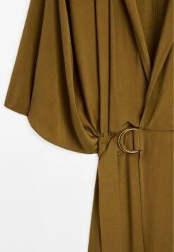Massimo Dutti LONG CROSSOVER WRAP WITH BUCKLE - Day Dress - Olive 12 Massimo Dutti LONG CROSSOVER WRAP WITH BUCKLE - Day Dress - Olive -Massimo Dutti Shop ecb67256eaef466899f1aa20b731a5c4