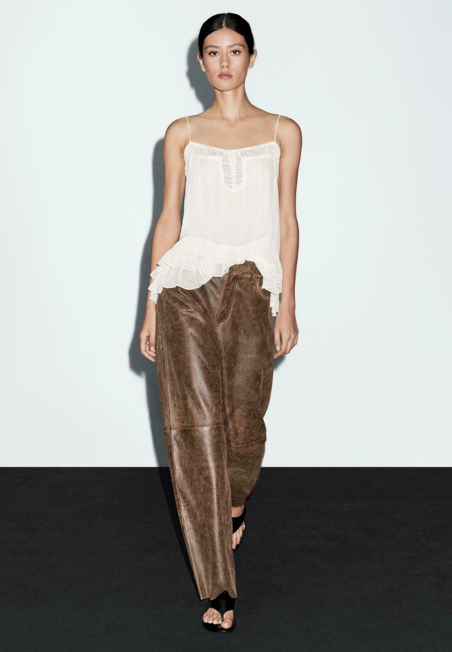 Massimo Dutti DISTRESSED NAPPA FINISH WITH WORN EFFECT - Leather Trousers - Dark Brown 6 Massimo Dutti DISTRESSED NAPPA FINISH WITH WORN EFFECT - Leather Trousers - Dark Brown - Image 4