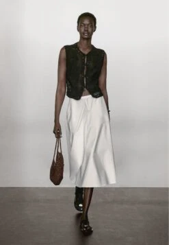 Massimo Dutti CREW NECK WITH EMBROIDERED DETAIL - Waistcoat - Black 13 Massimo Dutti CREW NECK WITH EMBROIDERED DETAIL - Waistcoat - Black -Massimo Dutti Shop ed34cec9742040488ee6165fa3af5605