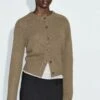 Massimo Dutti BUTTONED RAGLAN SLEEVE - Cardigan - Khaki 1 Massimo Dutti BUTTONED RAGLAN SLEEVE - Cardigan - Khaki -Massimo Dutti Shop ed4307b8a1534bff96c9776c514ff276