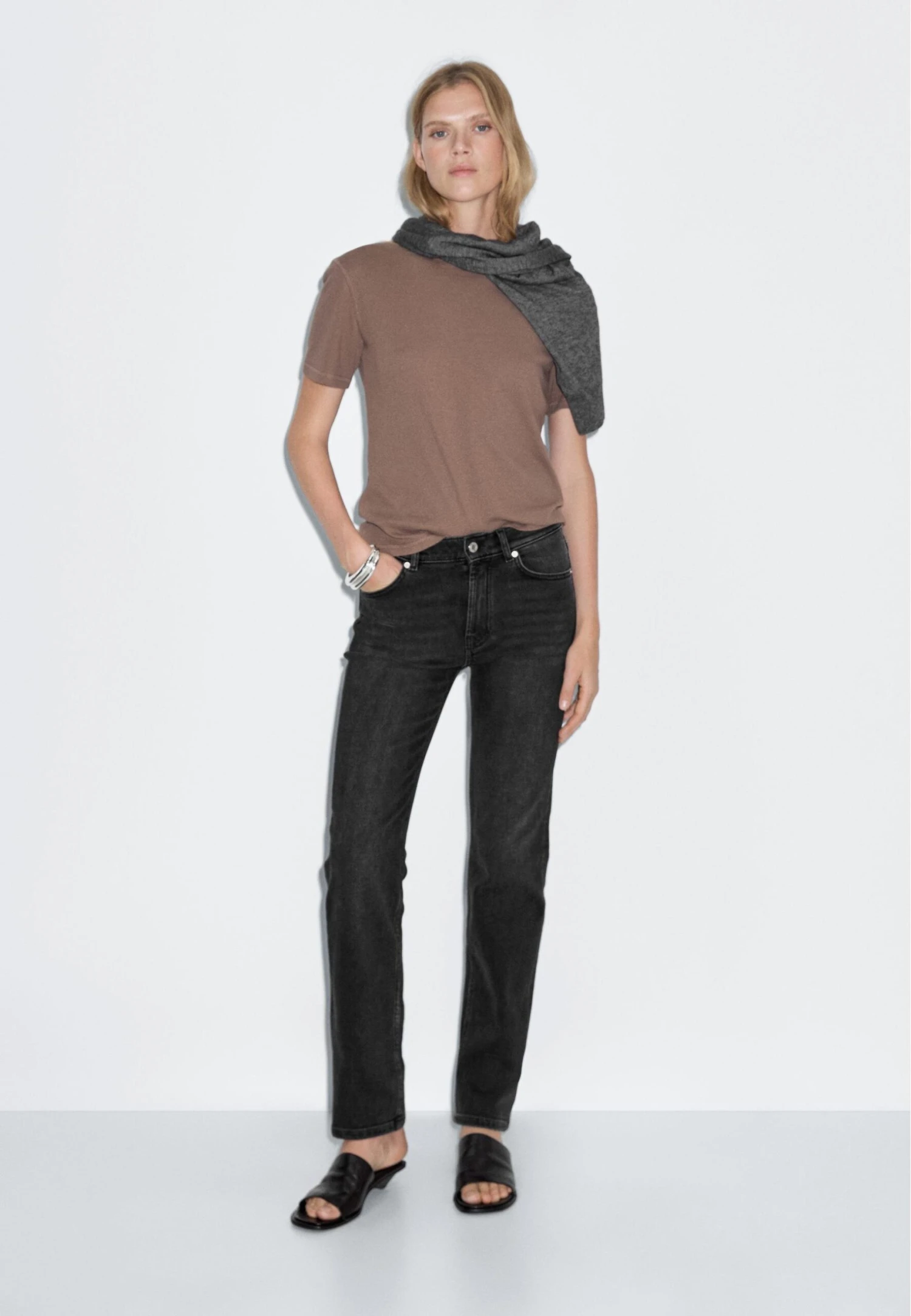 Massimo Dutti MID-RISE STRAIGHT-LEG - Straight Leg Jeans - Black 3 Massimo Dutti MID-RISE STRAIGHT-LEG - Straight Leg Jeans - Black