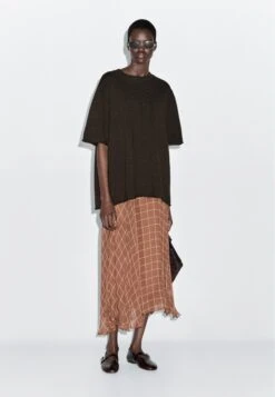 Massimo Dutti LONG FLOWING WITH CHECKED DETAIL - Maxi Skirt - Brown -Massimo Dutti Shop ee531e72bf834c2eba6b57bb8f5e6ee5