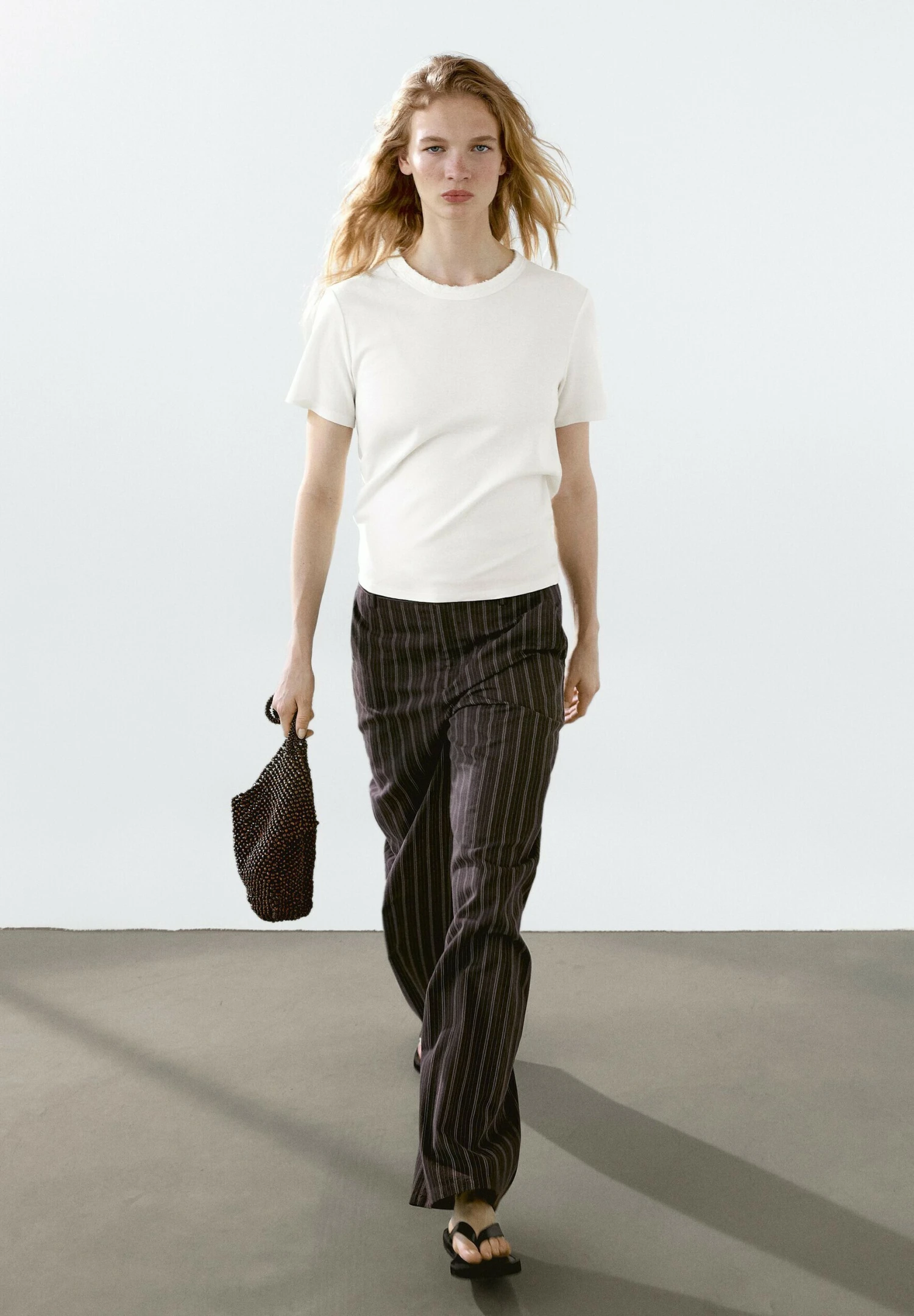 Massimo Dutti FRAYED COLLAR SHORT SLEEVE - Basic T-shirt - WHITE 4 Massimo Dutti FRAYED COLLAR SHORT SLEEVE - Basic T-shirt - WHITE - Image 2