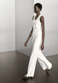 Massimo Dutti HEAVY WEIGHT RIBBED ROUND NECK - Basic T-shirt - White 17 Massimo Dutti HEAVY WEIGHT RIBBED ROUND NECK - Basic T-shirt - White -Massimo Dutti Shop f0b0140d0f1a429da165c74c3fa80b73