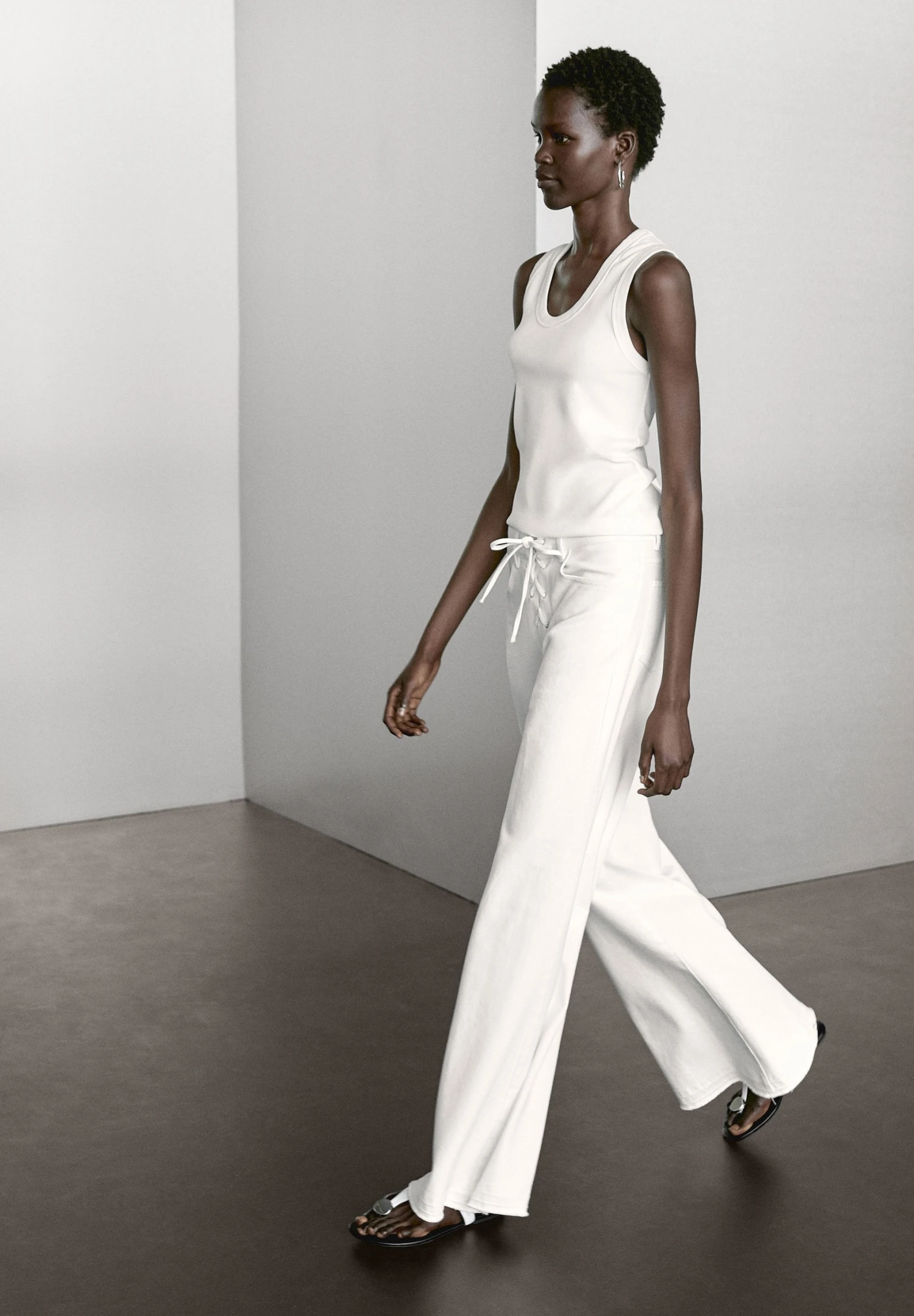 Massimo Dutti HEAVY WEIGHT RIBBED ROUND NECK - Basic T-shirt - White 7 Massimo Dutti HEAVY WEIGHT RIBBED ROUND NECK - Basic T-shirt - White - Image 5