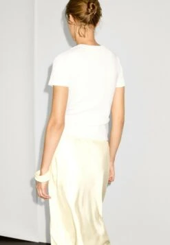 Massimo Dutti RIBBED HEAVY WEIGHT SHORT SLEEVE - Basic T-shirt - White -Massimo Dutti Shop f0f266d92302483e939ba4f484b00c12