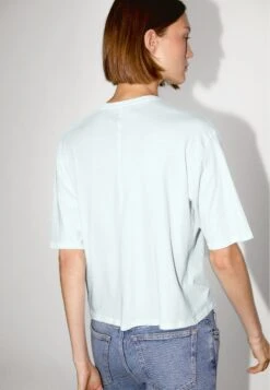 Massimo Dutti BOXY FIT SHORT SLEEVE - Basic T-shirt - Light Blue 15 Massimo Dutti BOXY FIT SHORT SLEEVE - Basic T-shirt - Light Blue -Massimo Dutti Shop f16f3fe55fb84d8daf2c44c878cf36d5