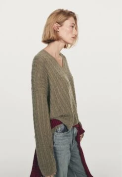 Massimo Dutti CASHMERE OVERSIZE V-NECK - Jumper - Mottled Green -Massimo Dutti Shop f2147011b5344259a93143a617de8391