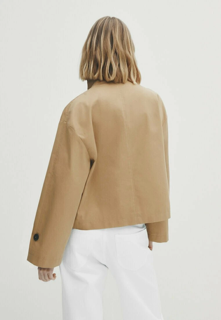 Massimo Dutti Cropped With Contrast Detail - Summer Jacket 4 Massimo Dutti Cropped With Contrast Detail - Summer Jacket - Image 2