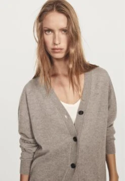 Massimo Dutti BUTTONED OVERSIZE WITH V-NECK - Cardigan - Mottled Brown -Massimo Dutti Shop f2e431a8154b4409a8d6580a9224fbda